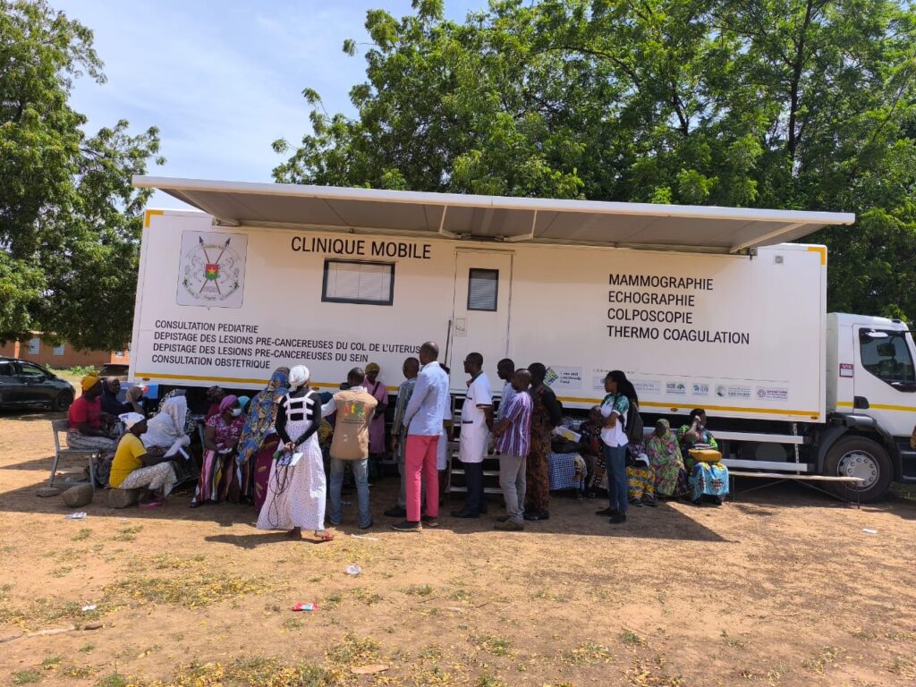 Santé, la Clinique Mobile du CHU-B à Saaba pour un Dépistage Gratuit du Cancer